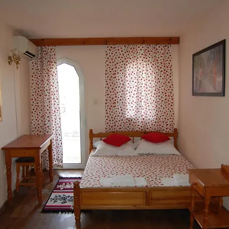 Къща Косара Ахелой מלון 3*